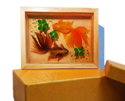 Tranh Hai Cá Ba Đuôi 3D Hộp Gỗ Để Bàn